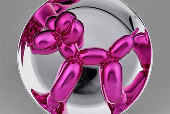 Ein Hund auf dem Präsentierteller - „Balloon Dog (Magenta)“ aus Porzellan: Entscheidend ist die spiegelnde Oberfläche, weil sie den Betrachter einbezieht. Quelle: Ivo Faber/Breckner