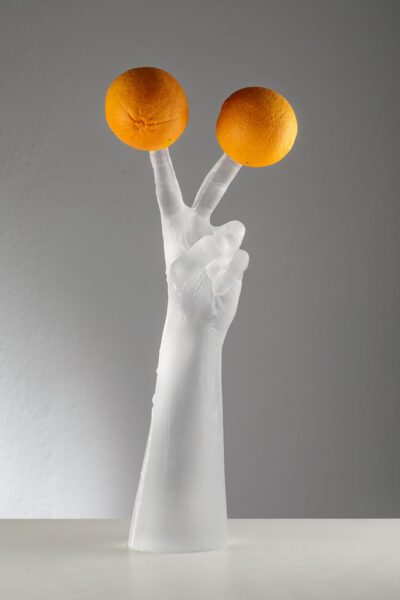Erwin Wurm Ice Orange Tree 2020 Muranoglas Skulptur. Erschienen in einer Auflage von 8 Exemplaren. Maße: 40 x 17,5 x 9,5 cm