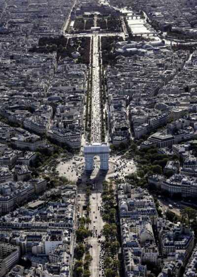 Christo Paris Arc de Triomphe, Wolfgang Volz, Motiv 2, 2021 Originalfotografie. 100 x 66,5 cm. Limitiert auf 7 Exemplare zzgl. 2 A.P.