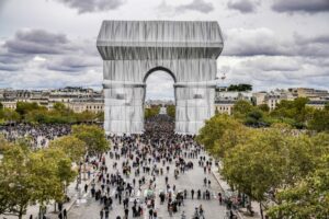 Christo Paris Arc de Triomphe, Wolfgang Volz, Motiv 15, 2021 Originalfotografie. 66,5 x 100 cm. Limitiert auf 7 Exemplare zzgl. 2 A.P.