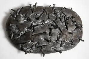 Uecker Skulptur Brot in dunkler Patinierung