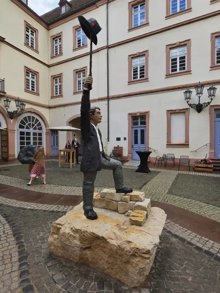 Stephan Balkenhol Demokratiedenkmal Neustadt