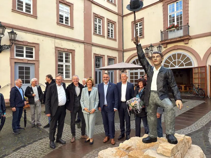Stephan Balkenhol Demokratiedenkmal Neustadt