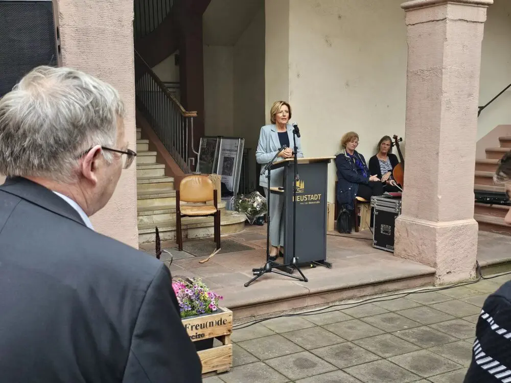 Stephan Balkenhol Demokratiedenkmal Neustadt